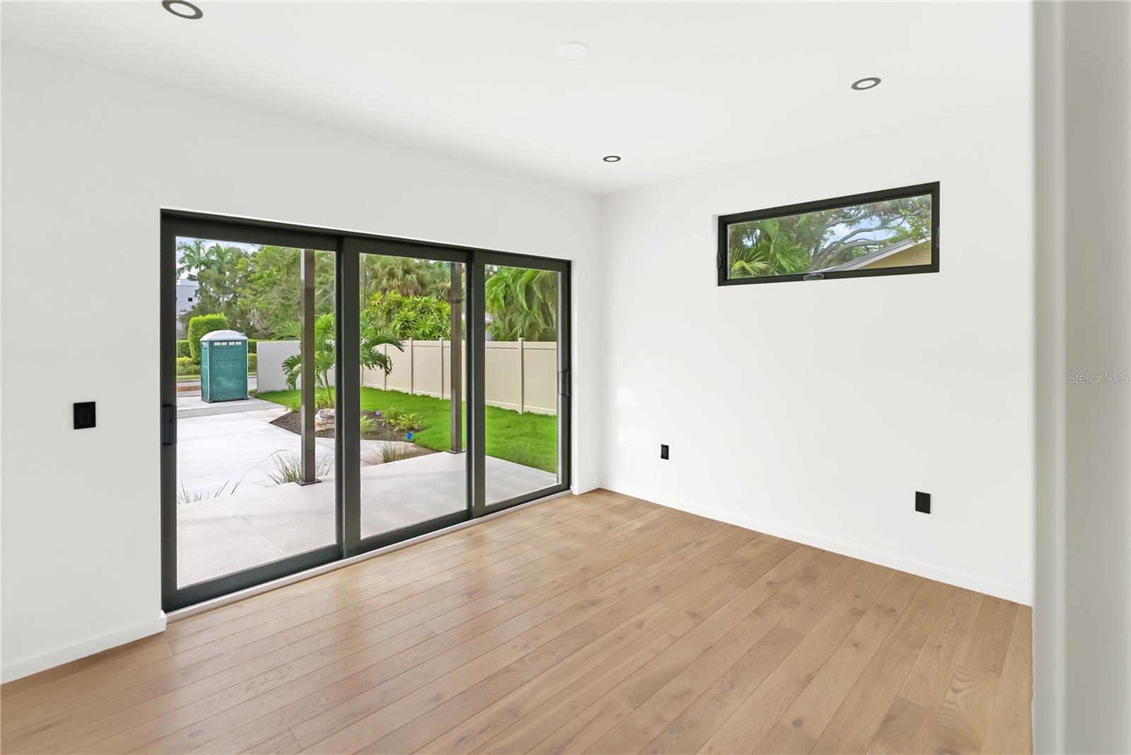 MIDWOOD MANOR - Residential