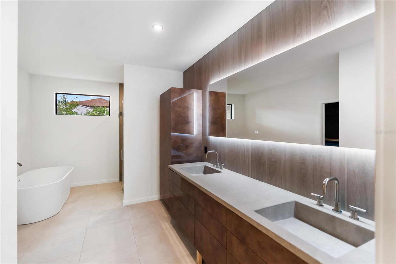 MIDWOOD MANOR - Residential