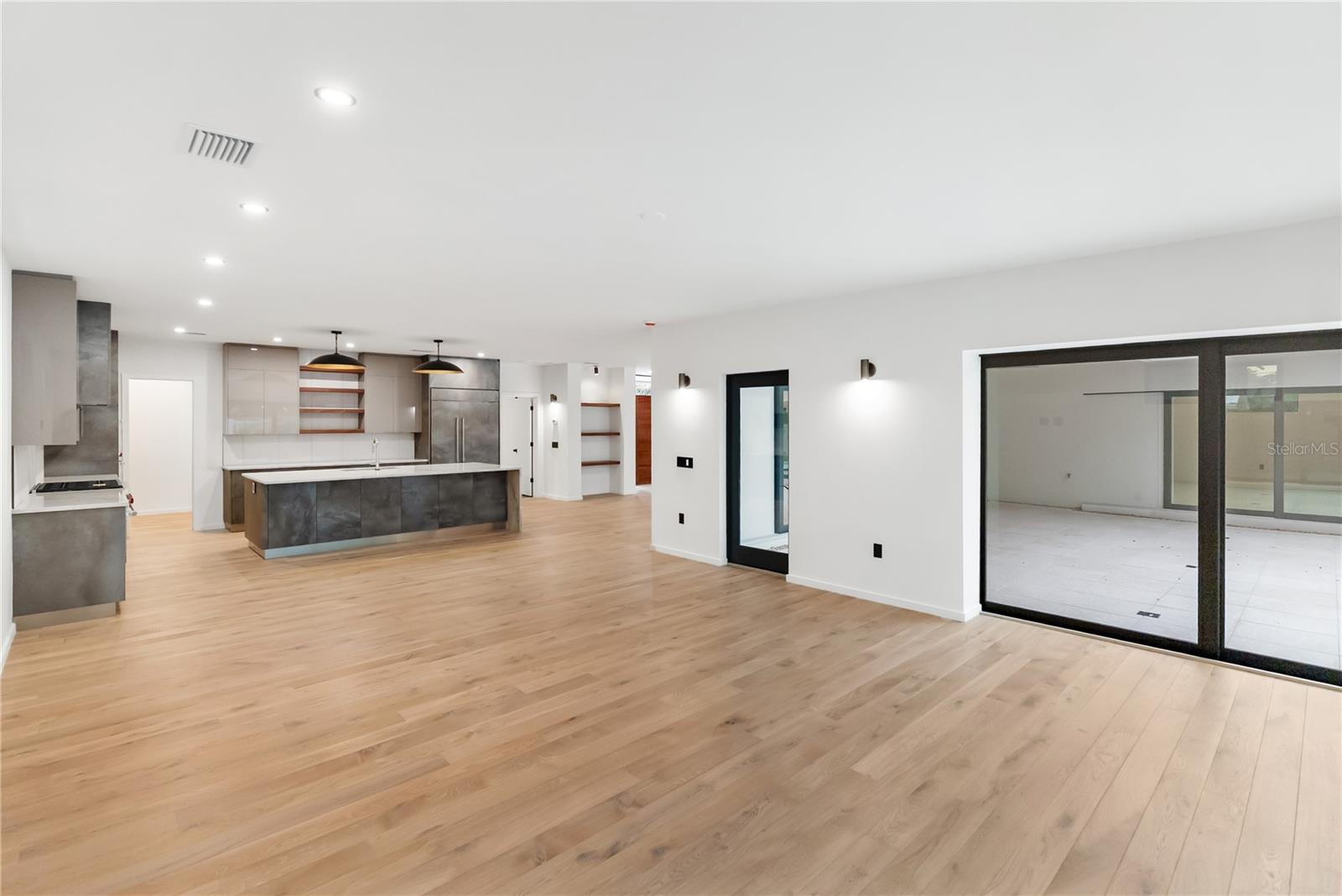 MIDWOOD MANOR - Residential
