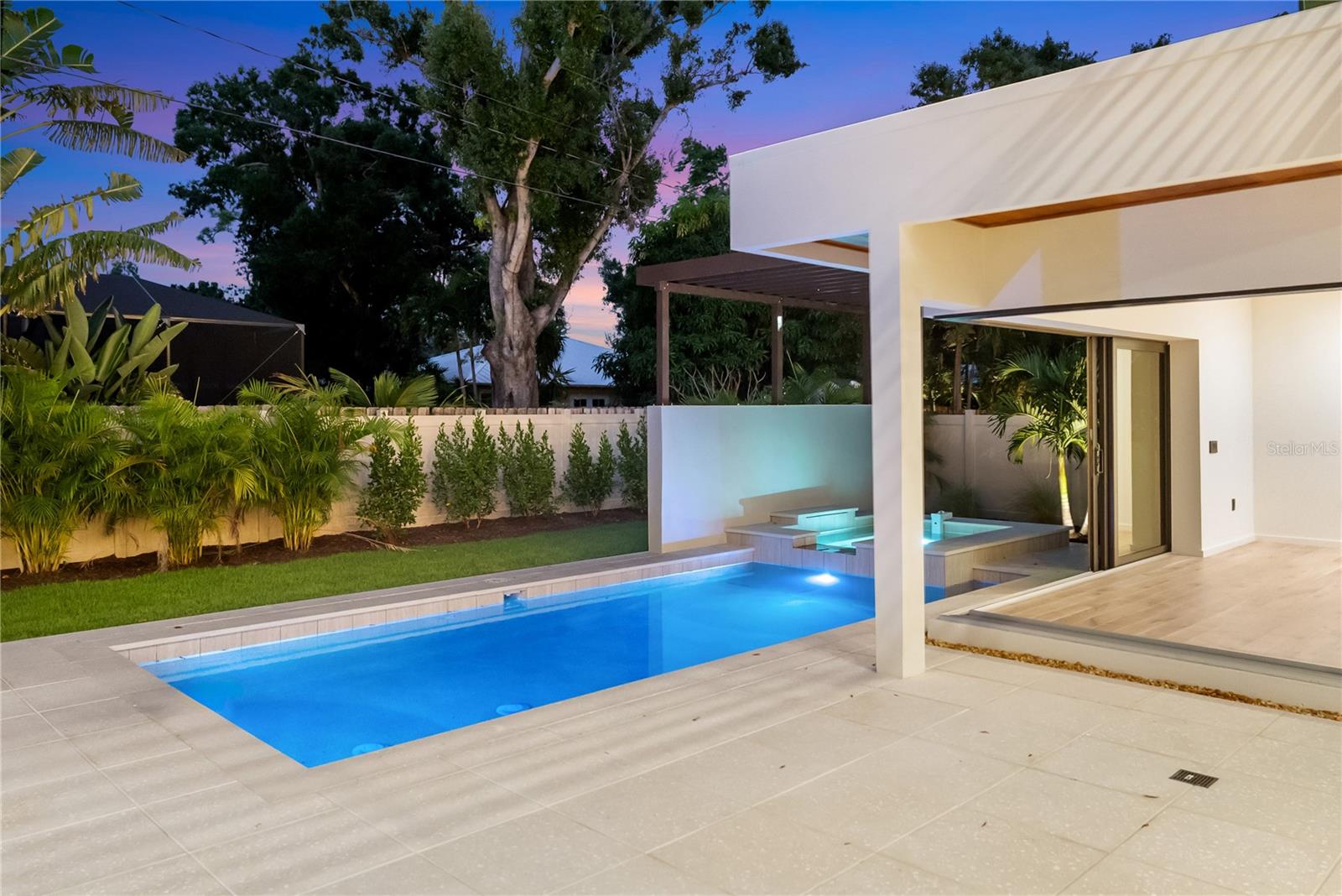 MIDWOOD MANOR - Residential