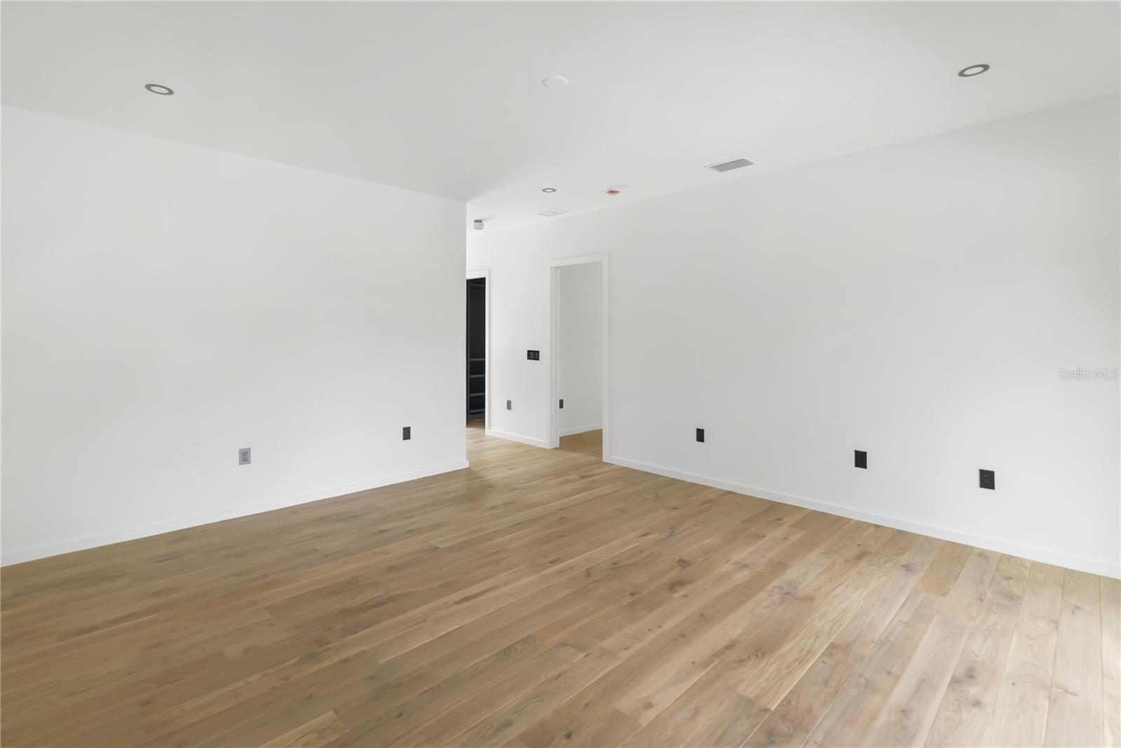 MIDWOOD MANOR - Residential