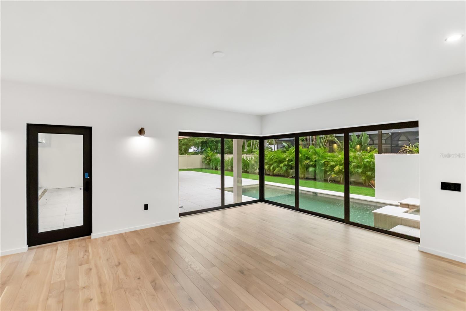 MIDWOOD MANOR - Residential