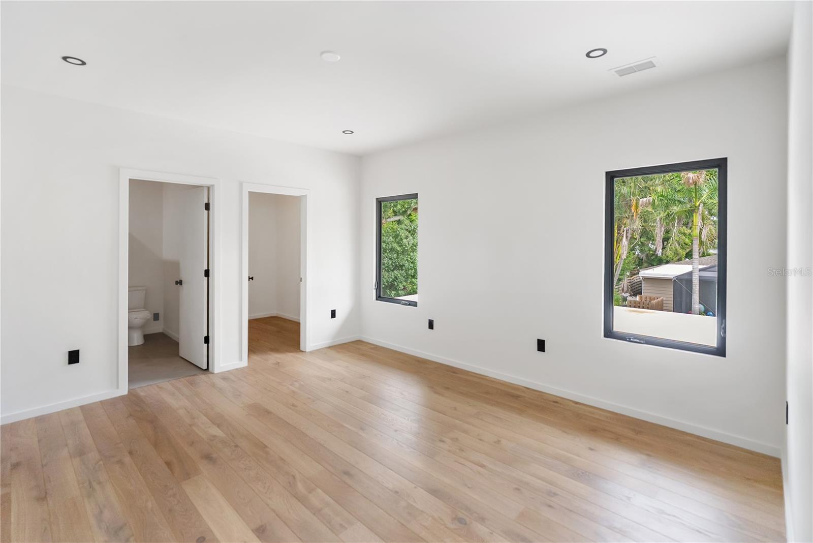 MIDWOOD MANOR - Residential