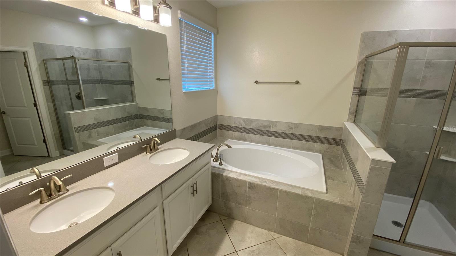 TRAILS/MOSS PARK - Residential Lease