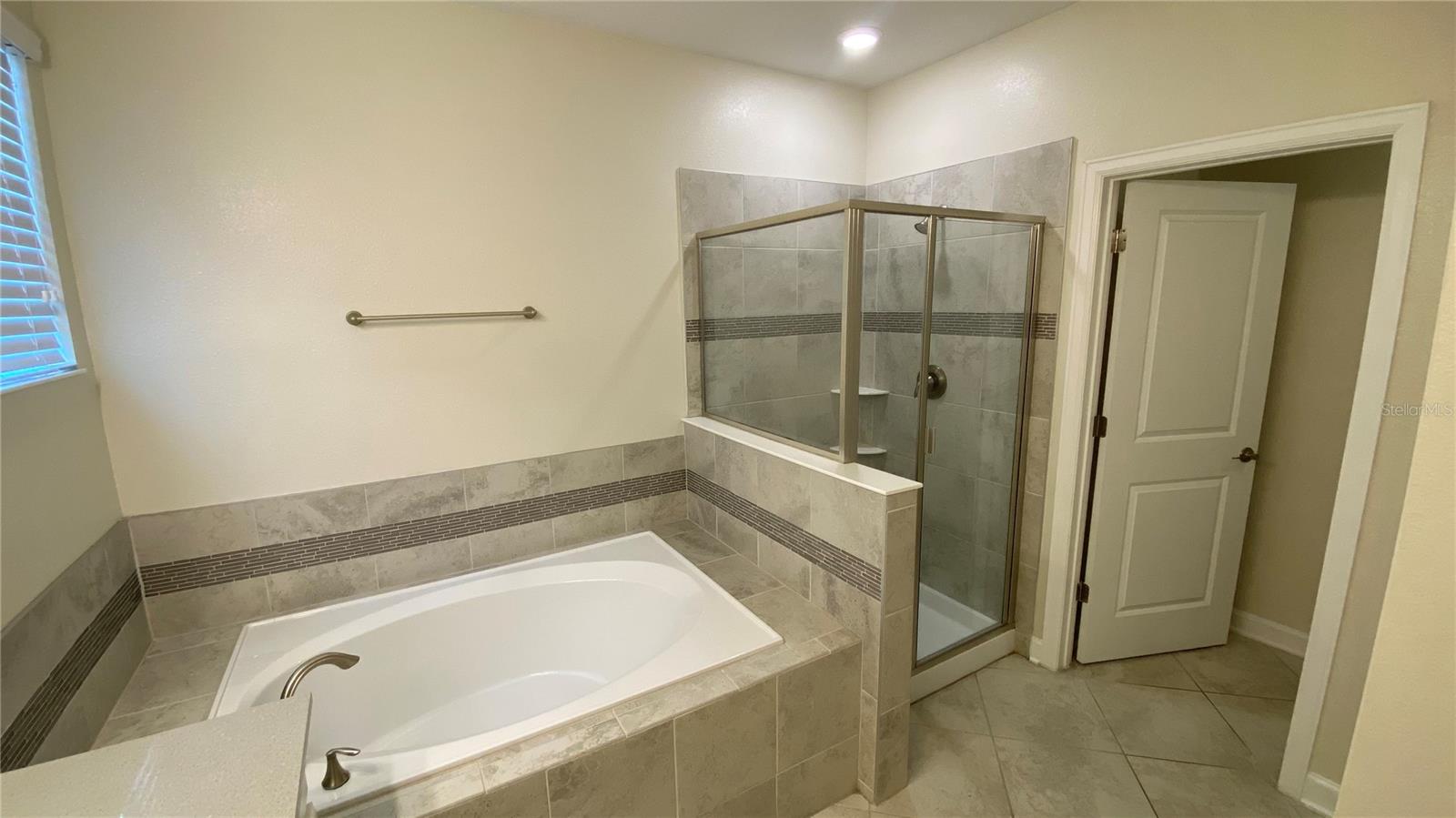 TRAILS/MOSS PARK - Residential Lease