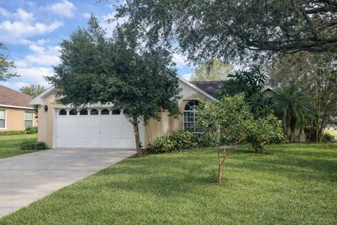 Photo of 1901 Ashley Oaks Court, Saint Cloud, FL 34771 (MLS # G5108042)