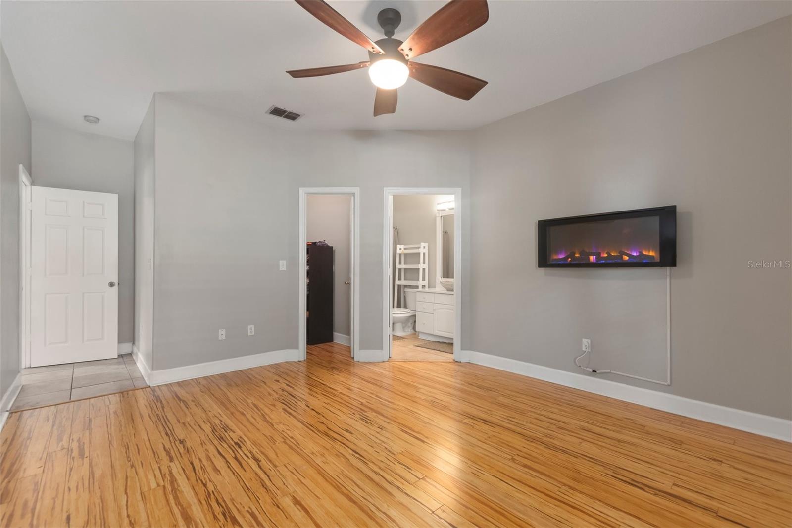 ARLINGTON HEIGHTS - Residential Lease