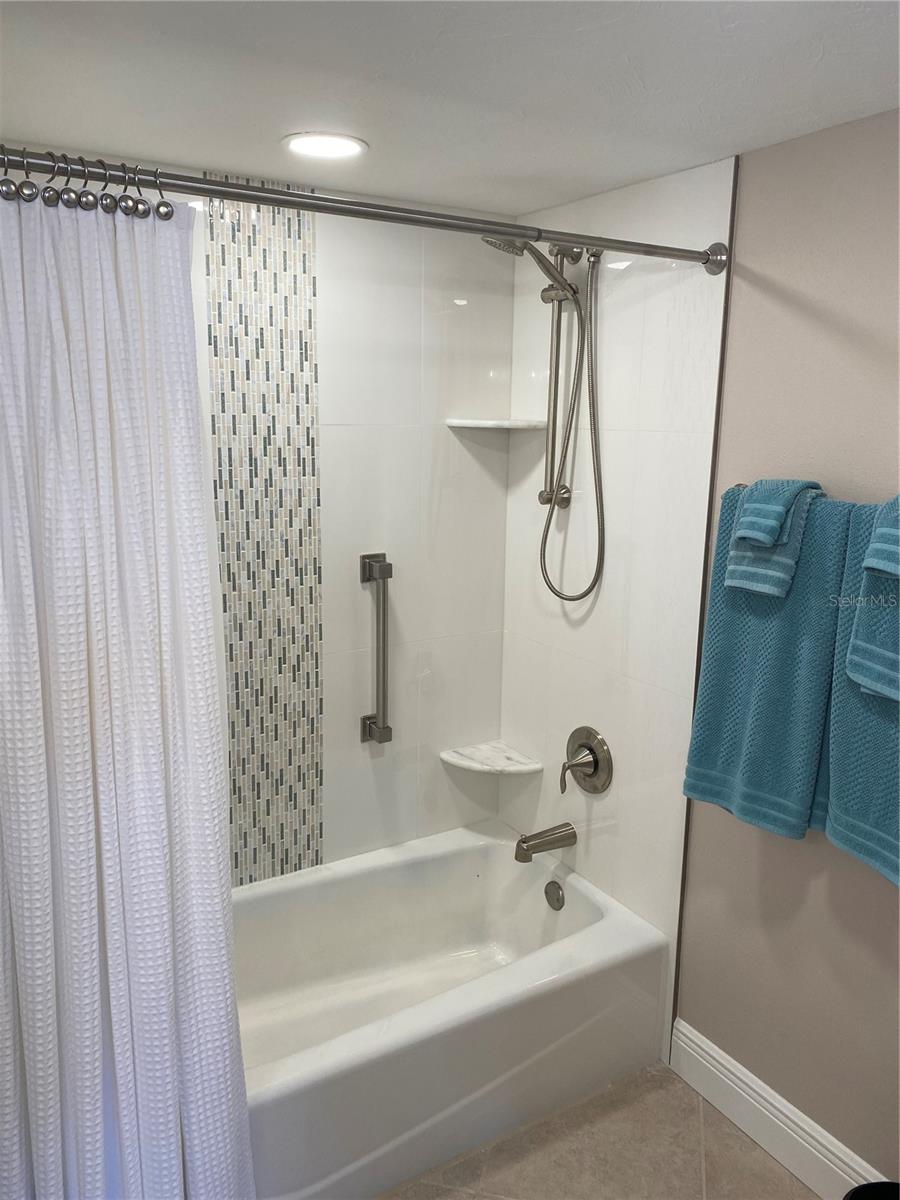 VALENCIA CONDO APTS - Residential Lease