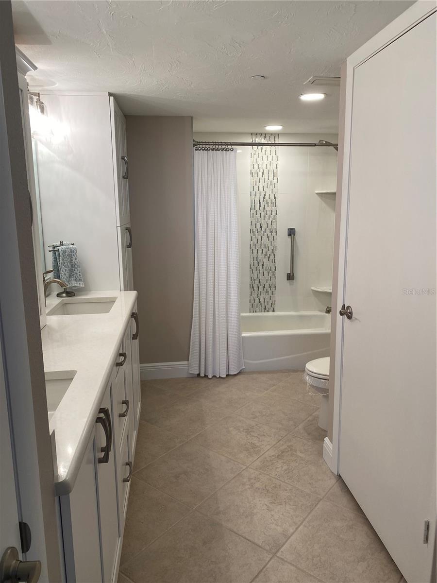 VALENCIA CONDO APTS - Residential Lease