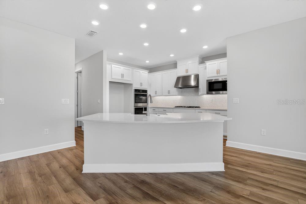 656 JUNONIA BOULEVARD