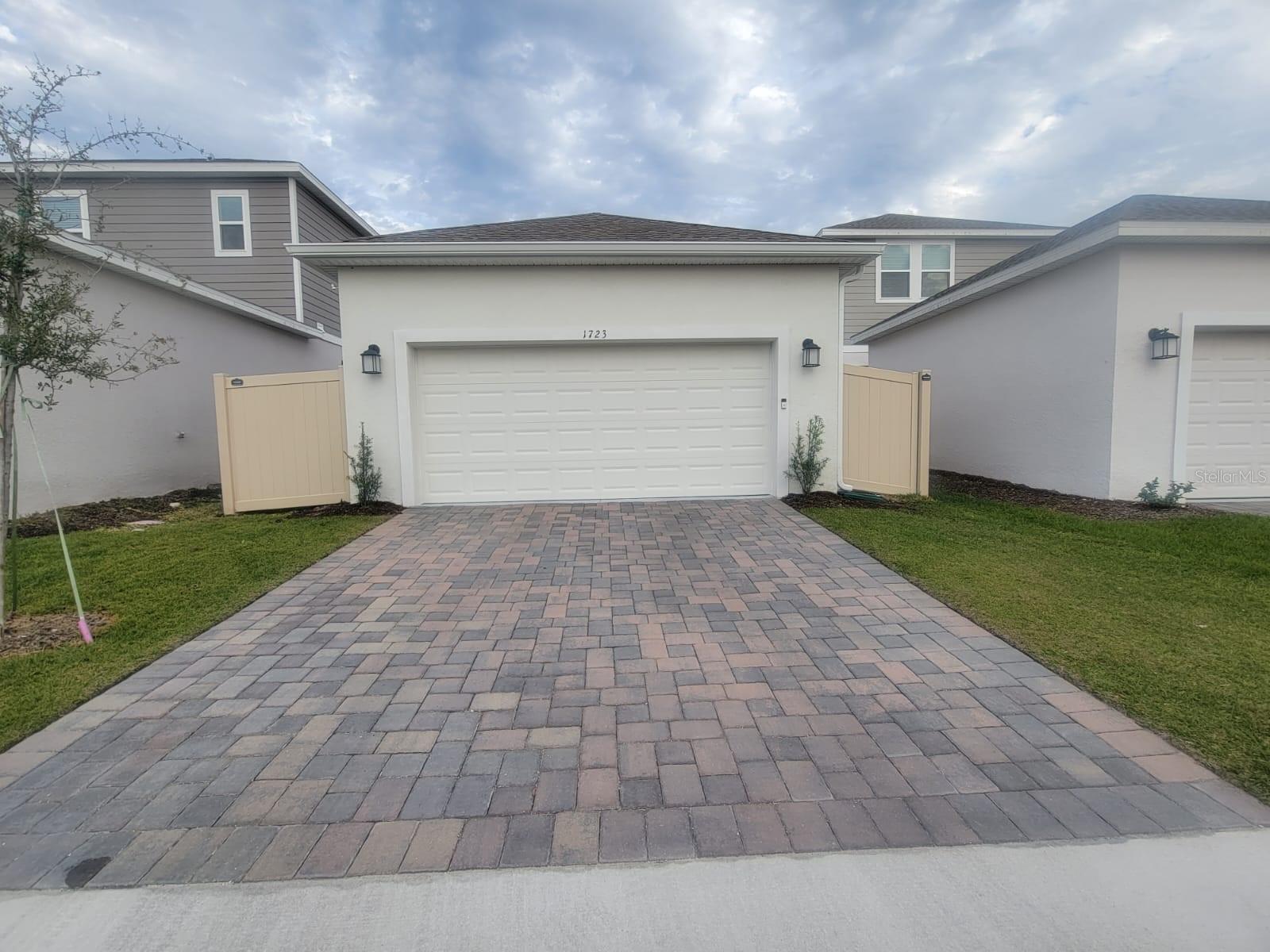 1723 HAPPINESS ROW