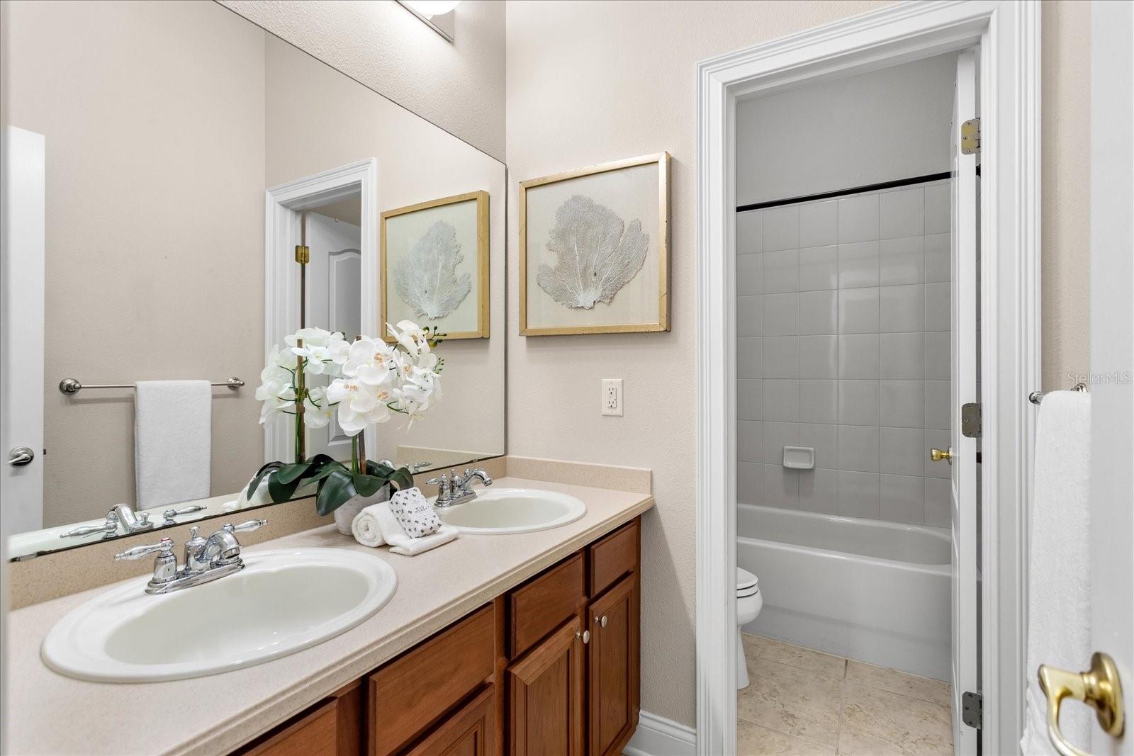 HEATHROW COUNTRY ESTATE HOMES PHASE ONE - Residential