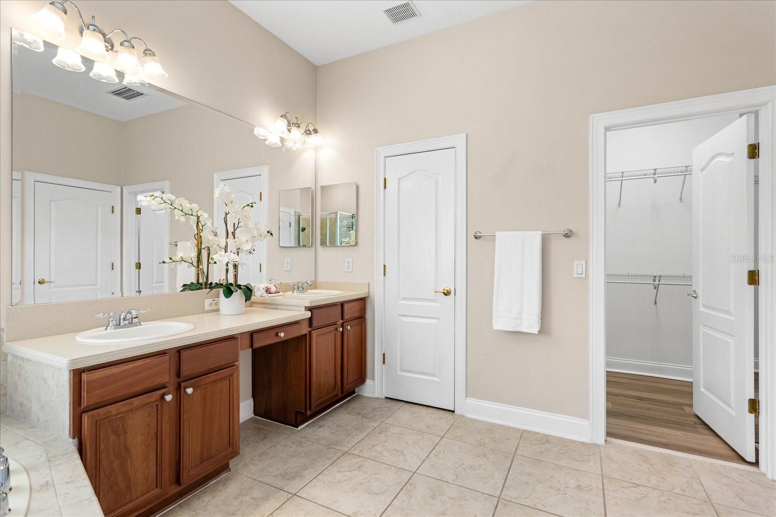 HEATHROW COUNTRY ESTATE HOMES PHASE ONE - Residential