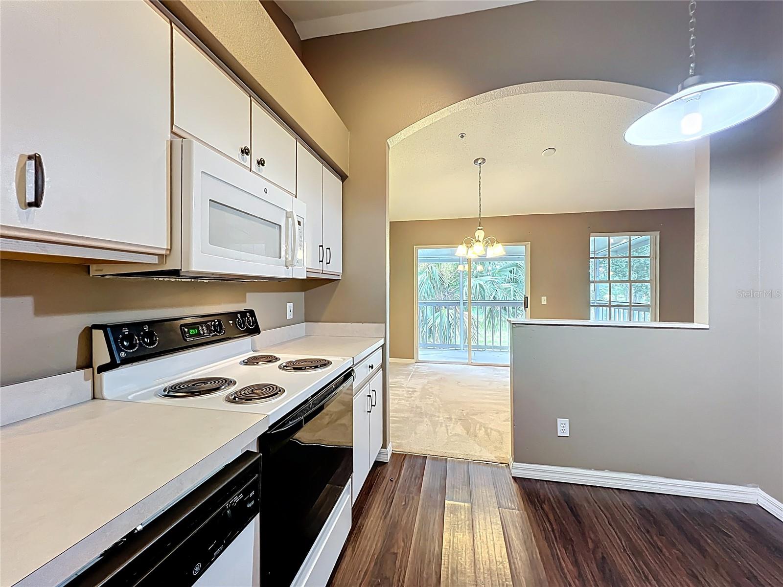 COACH HOMES AT ERROL PH 01 - Residential