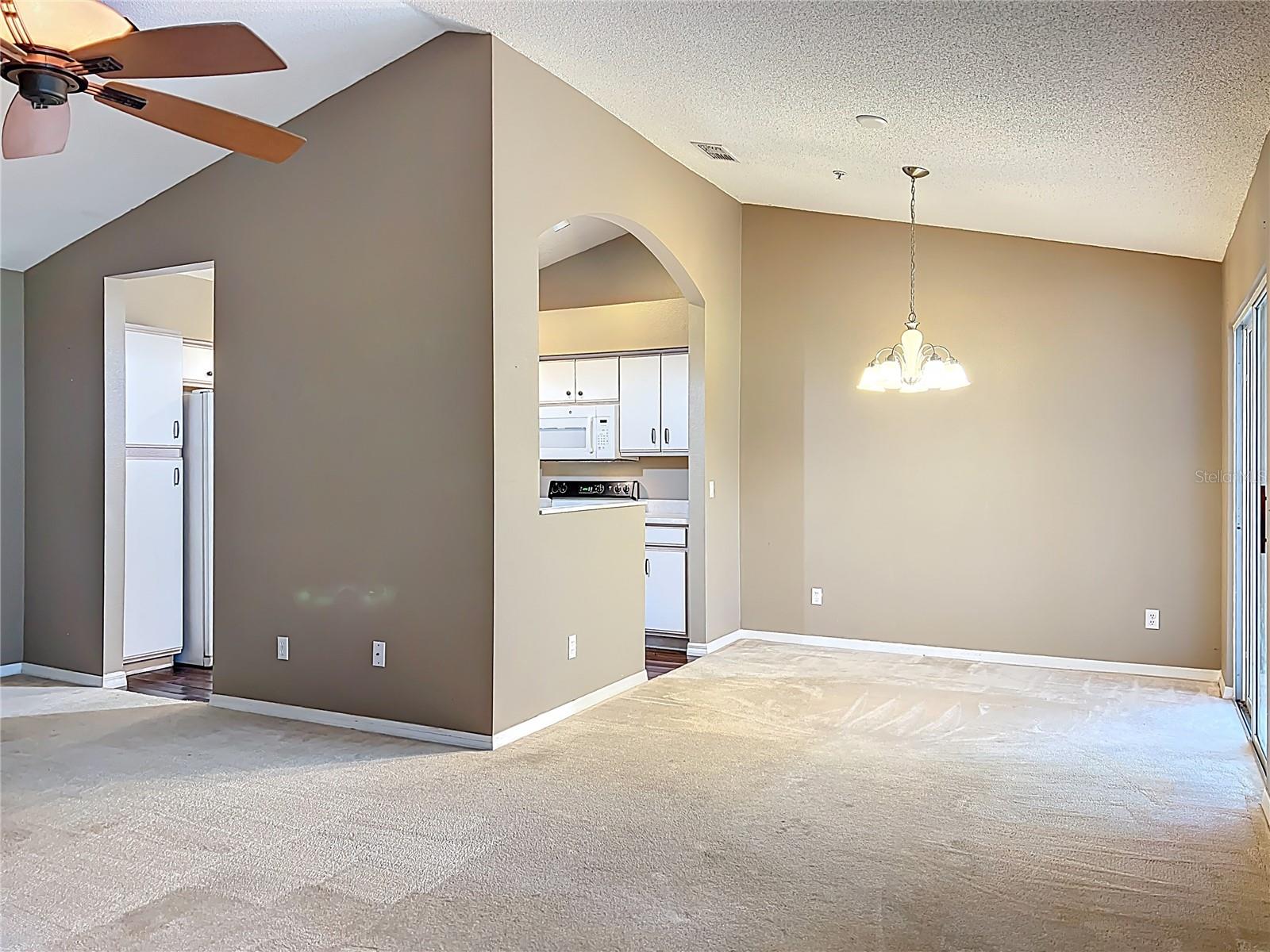 COACH HOMES AT ERROL PH 01 - Residential