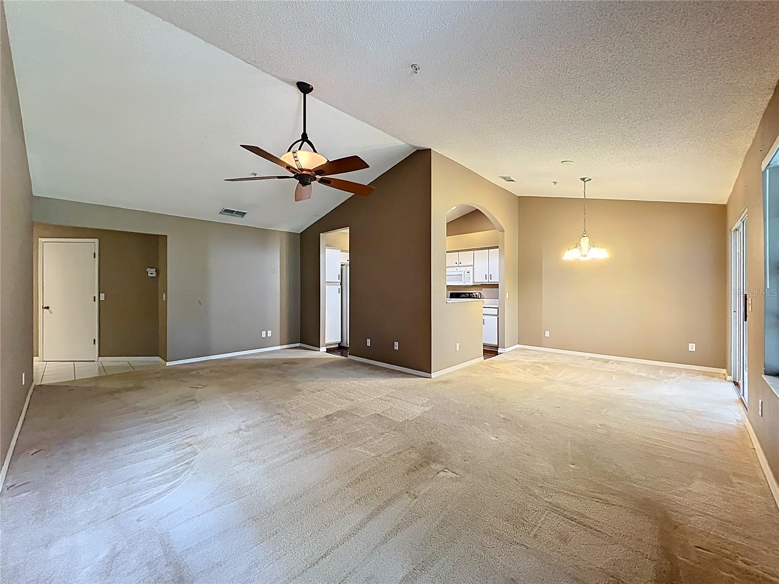 COACH HOMES AT ERROL PH 01 - Residential