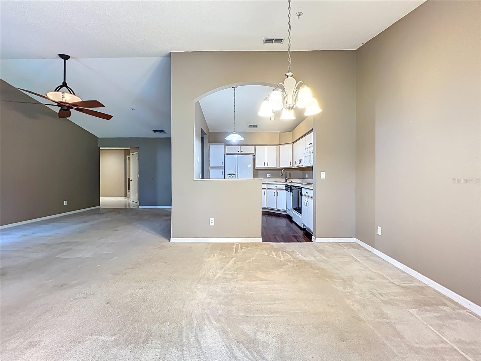 COACH HOMES AT ERROL PH 01 - Residential
