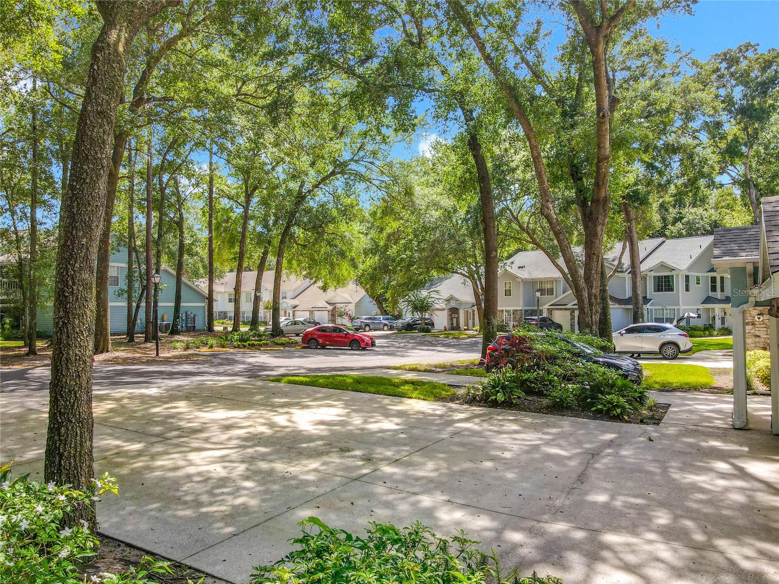 COACH HOMES AT ERROL PH 01 - Residential
