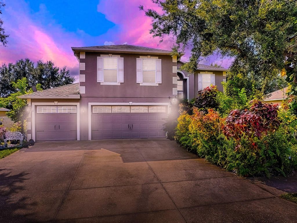 Photo of 7642 Park Hill Avenue, Leesburg, FL 34748 (MLS # G5103783)