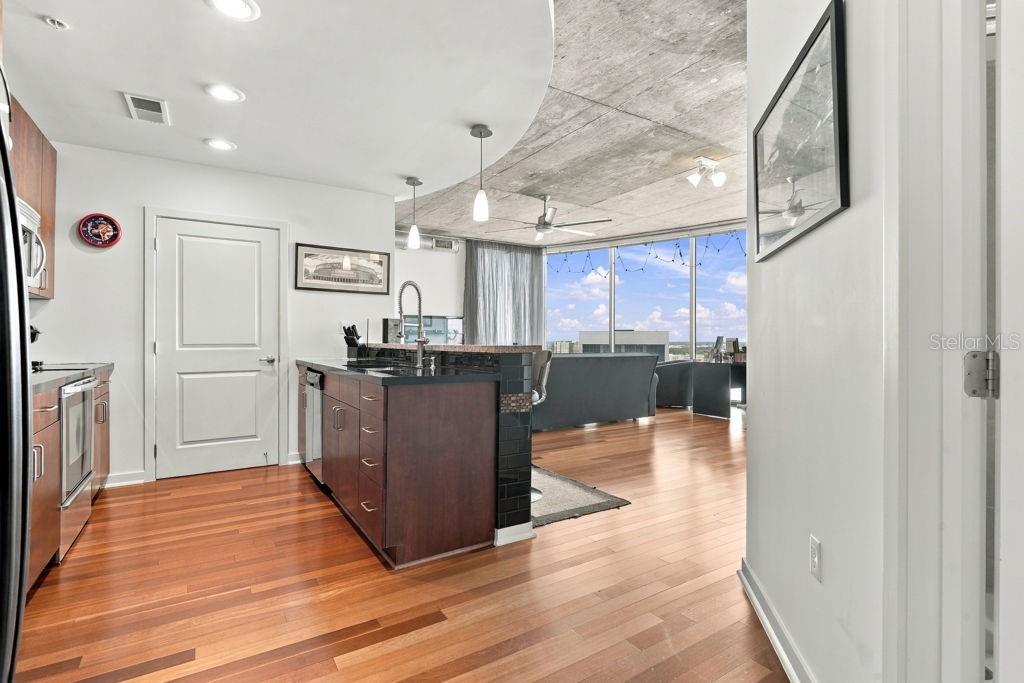 155 S COURT AVENUE 1816
