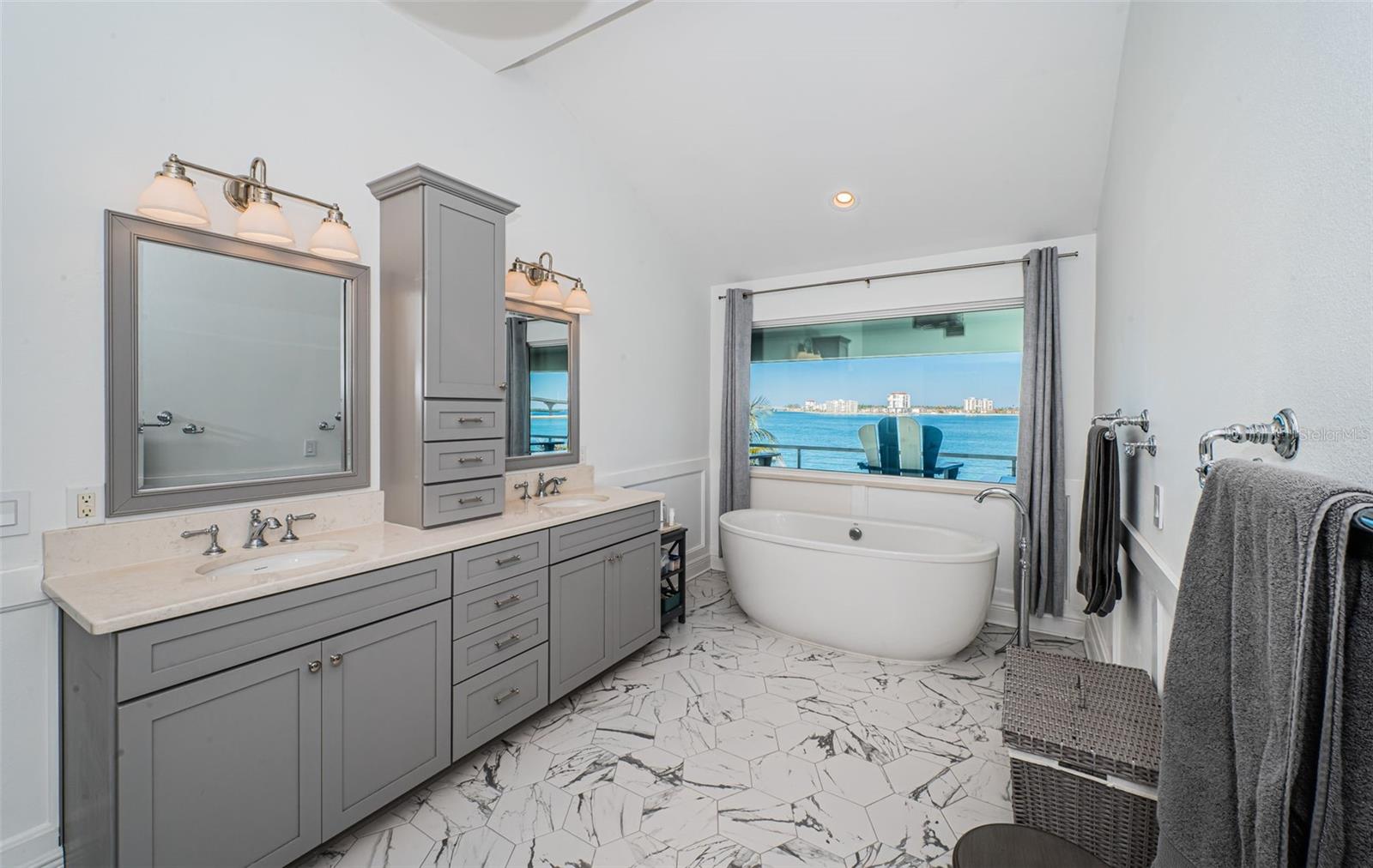 TIERRA VERDE - Residential