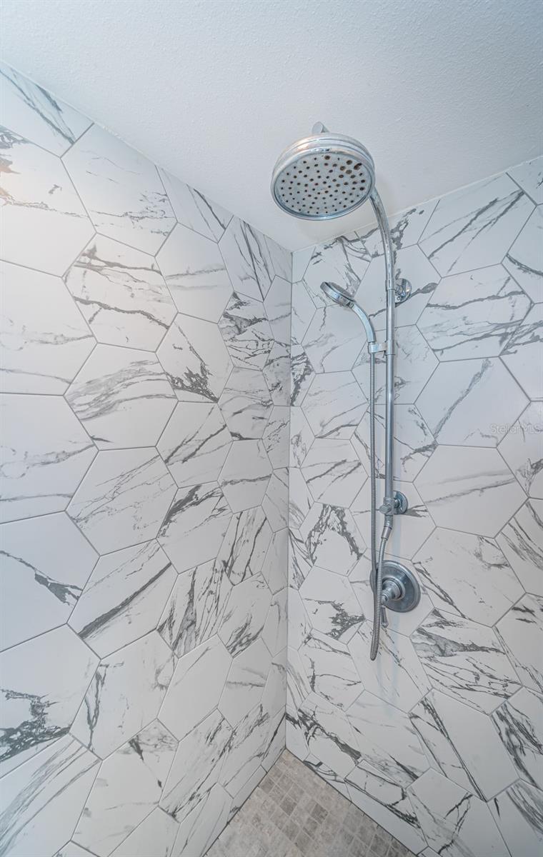 TIERRA VERDE - Residential