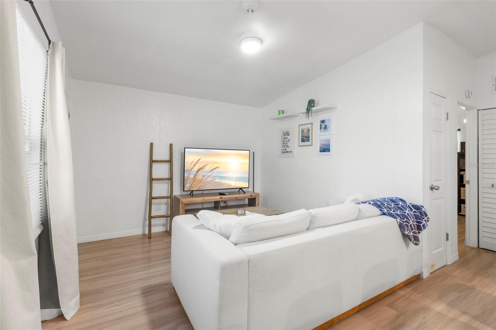 ESTELLE MANOR - Residential