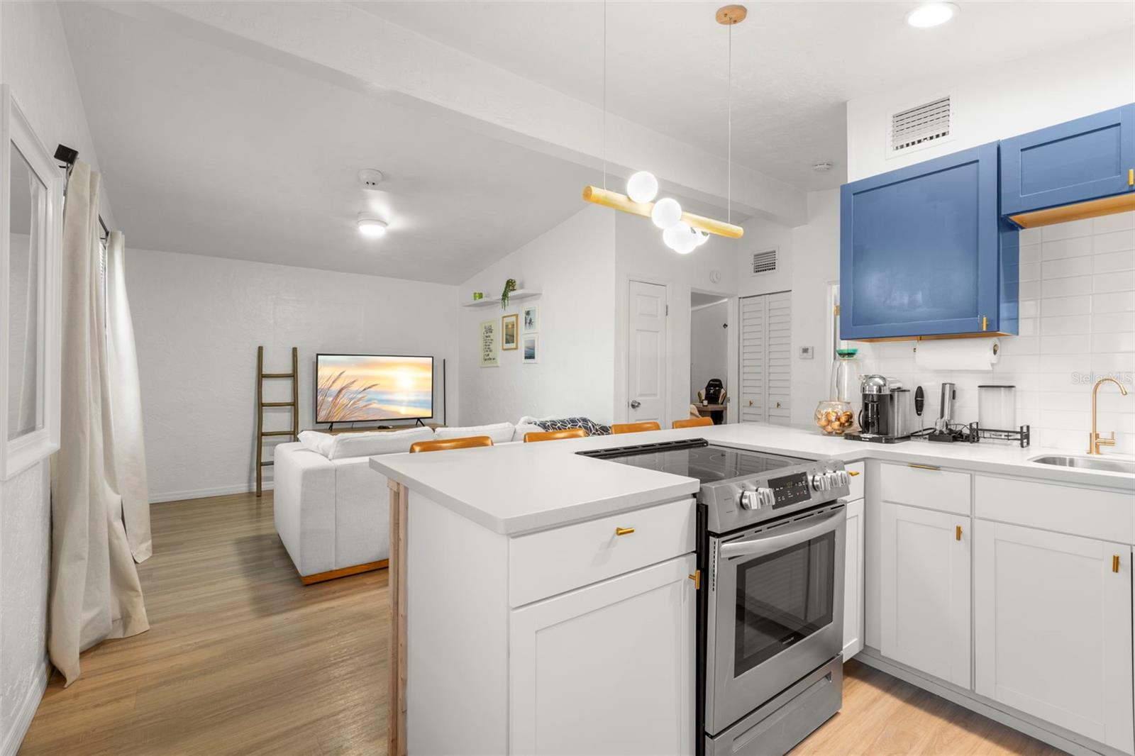 ESTELLE MANOR - Residential