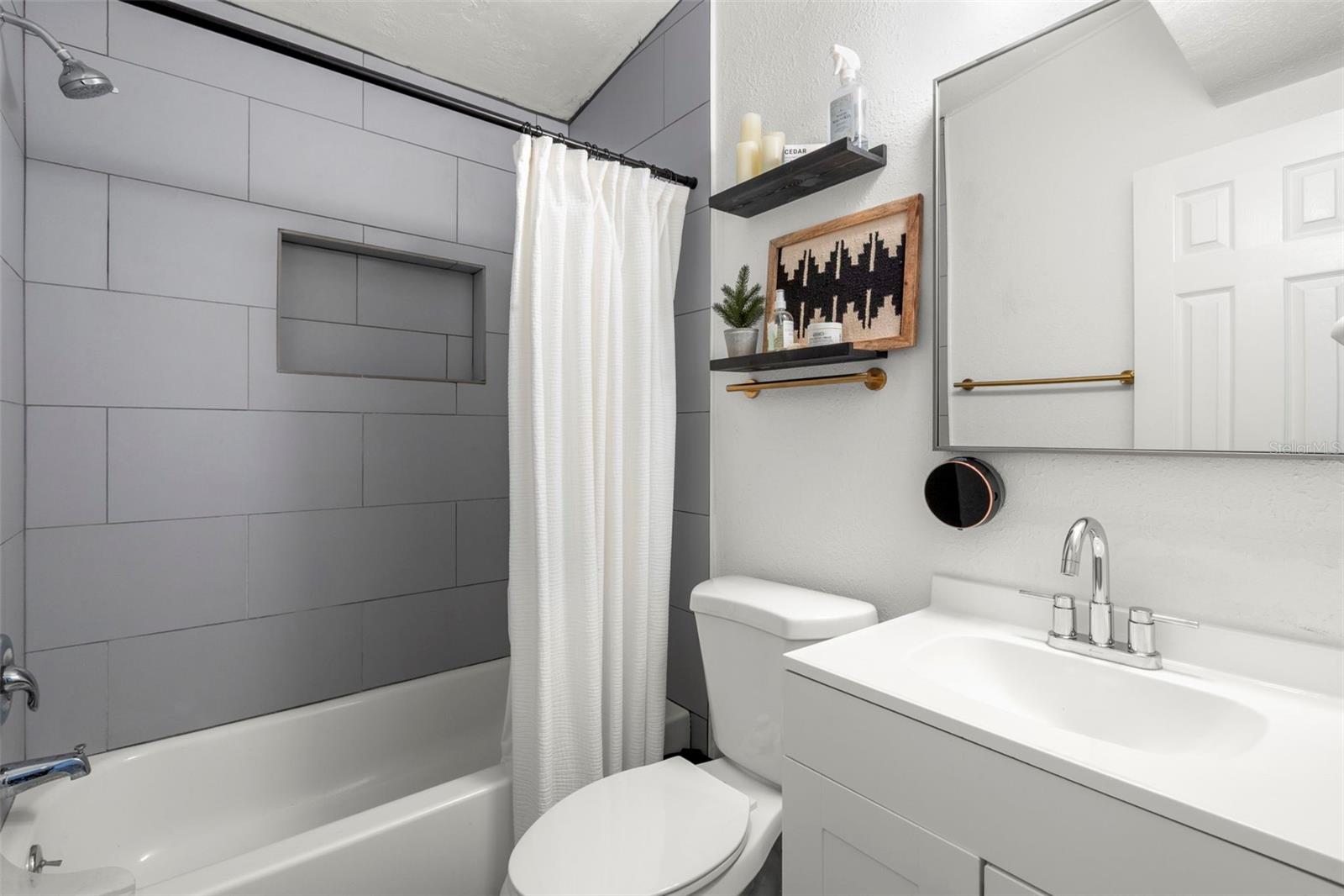 ESTELLE MANOR - Residential