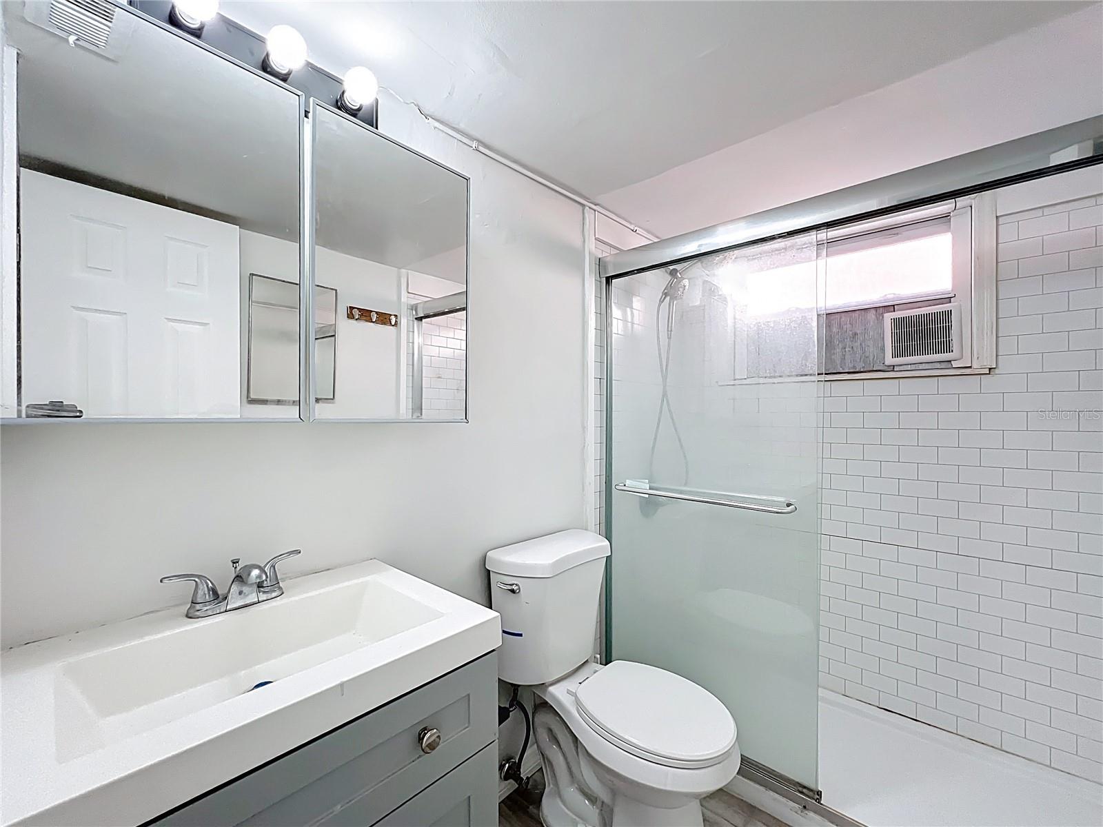 CAPRI ISLE SUB - Residential Lease