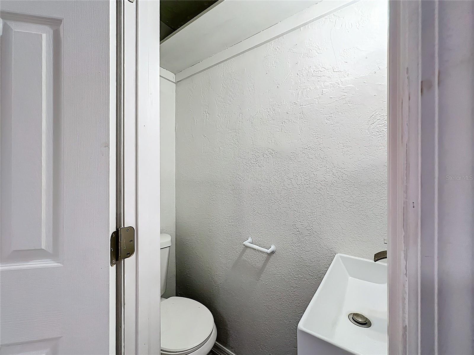 CAPRI ISLE SUB - Residential Lease