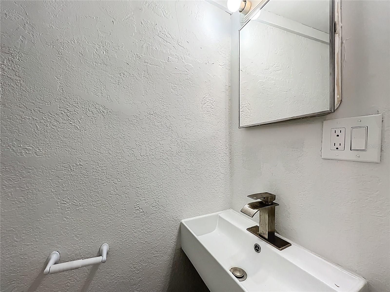 CAPRI ISLE SUB - Residential Lease