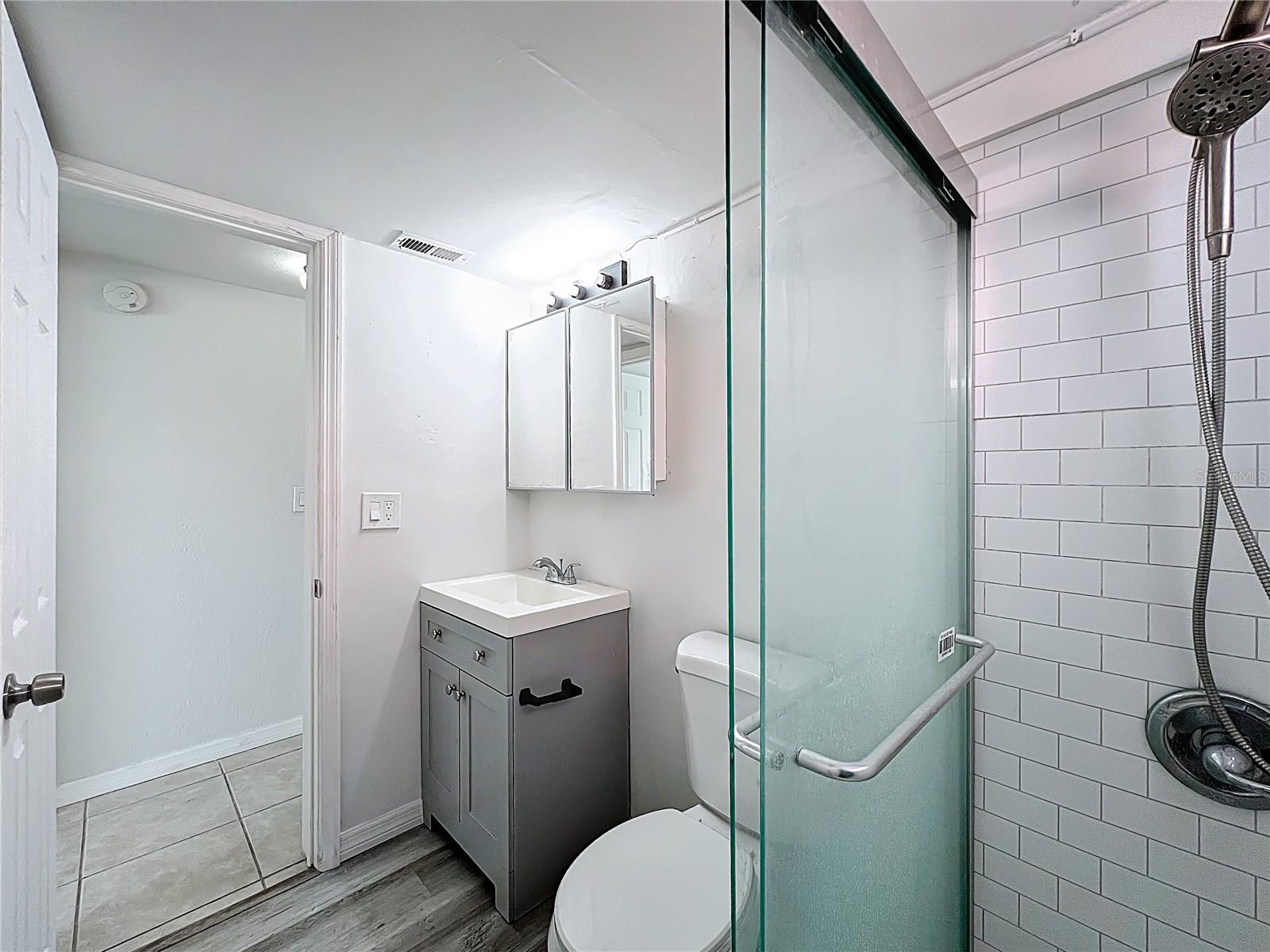 CAPRI ISLE SUB - Residential Lease