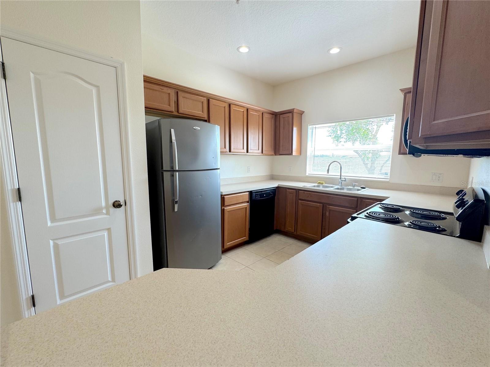 BRADFORD MANOR TWNHMS - Residential Lease