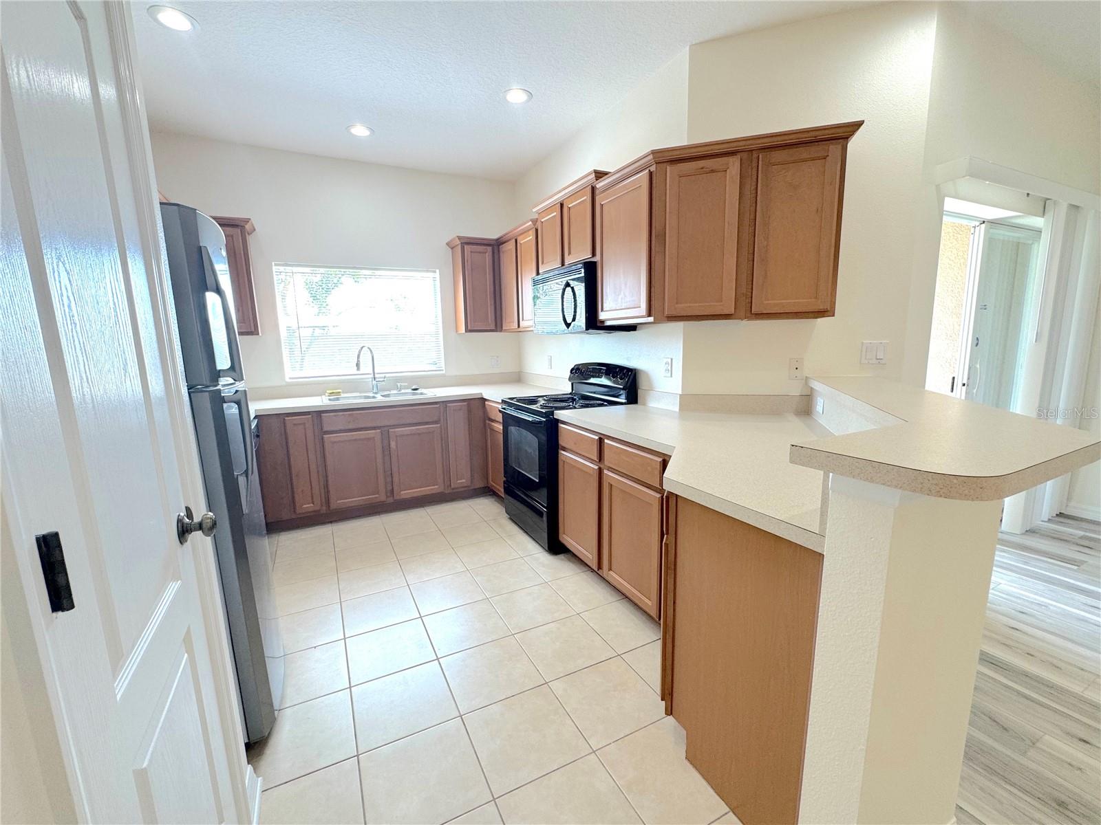 BRADFORD MANOR TWNHMS - Residential Lease