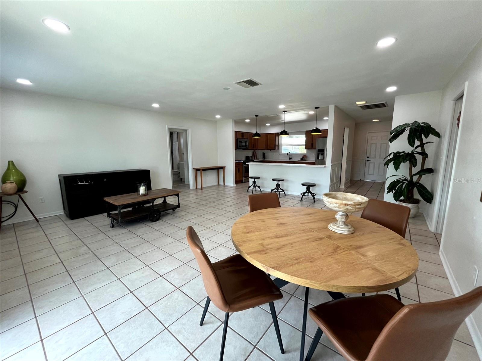 TRENTWOOD MANOR - Residential Lease