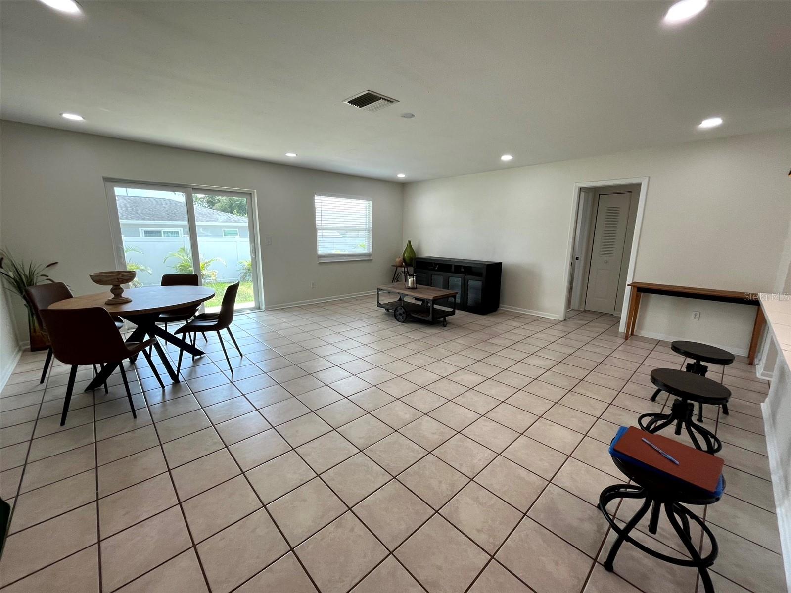 TRENTWOOD MANOR - Residential Lease