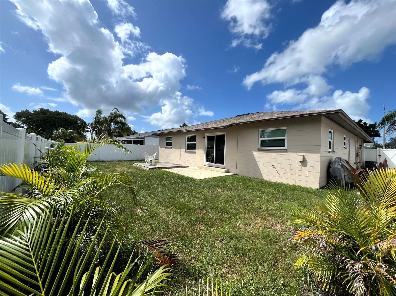 TRENTWOOD MANOR - Residential Lease