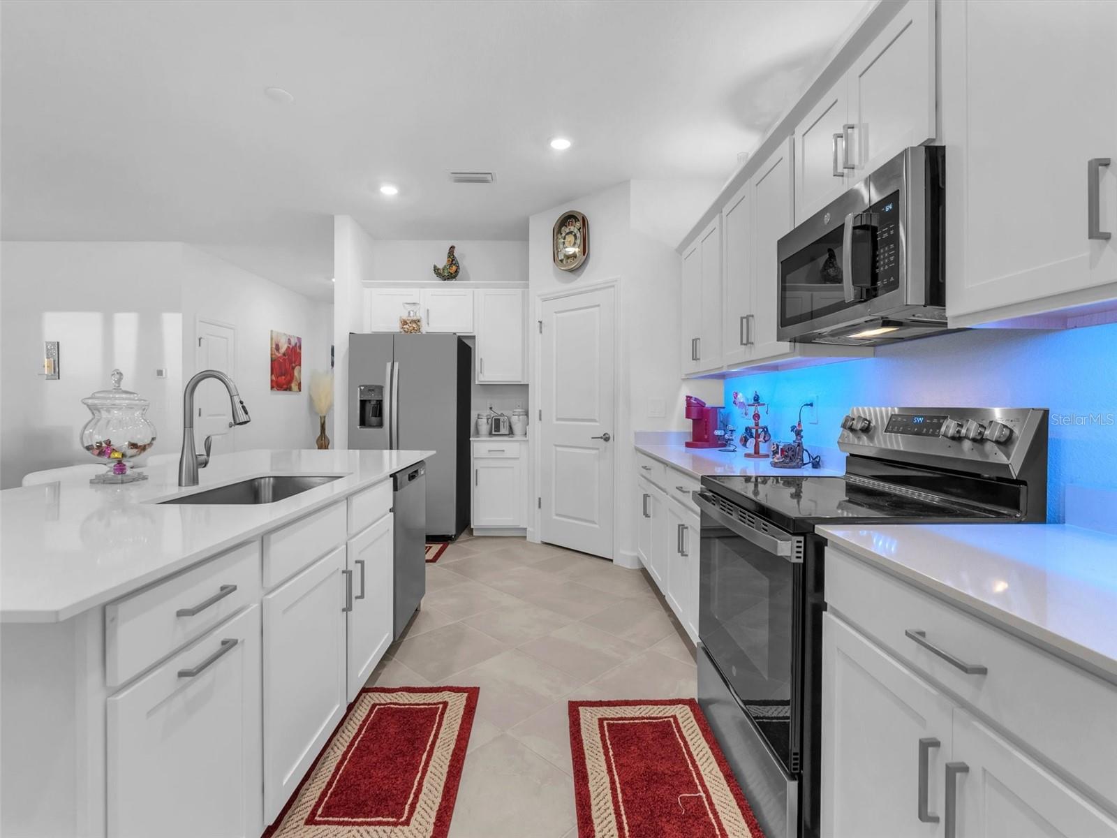 7973 LAKES EDGE LANE