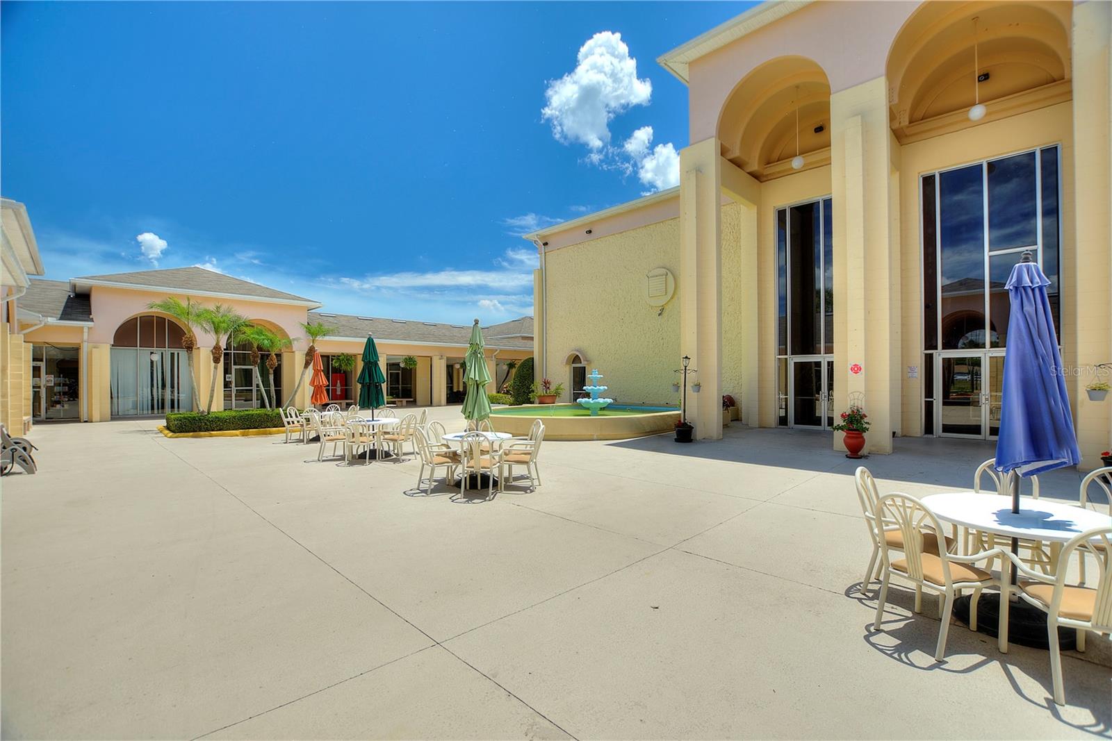 LAKESHORE CLUB - Residential