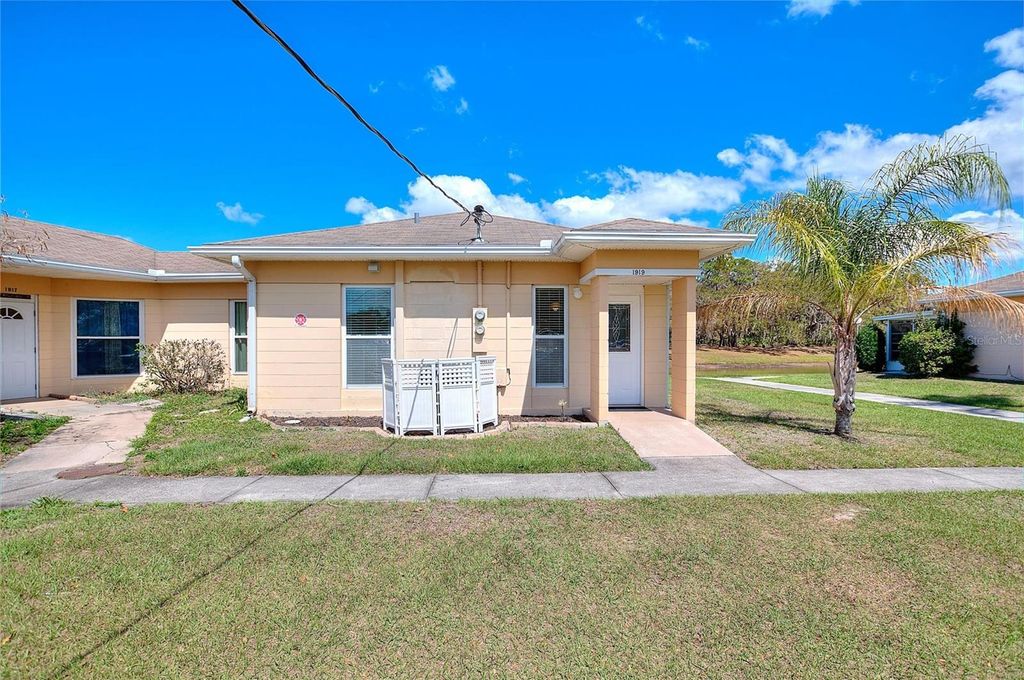 Photo of 1919 Club Circle, Lakeshore, FL 33854 (MLS # P4938127)