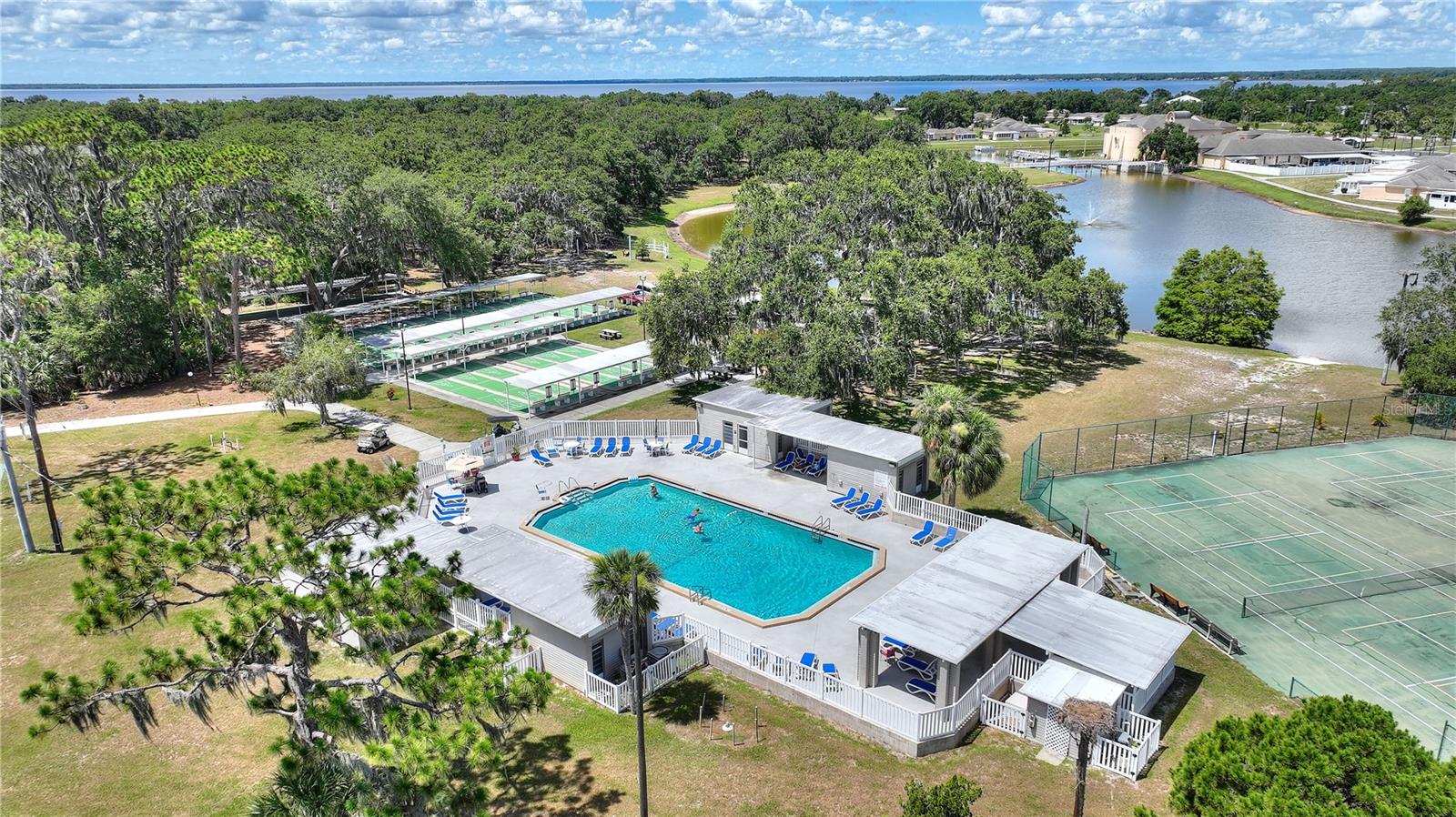 LAKESHORE CLUB - Residential