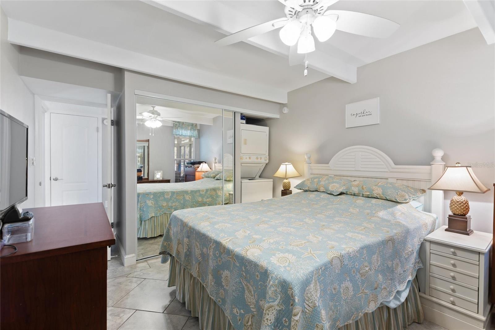 LAKESHORE CLUB - Residential