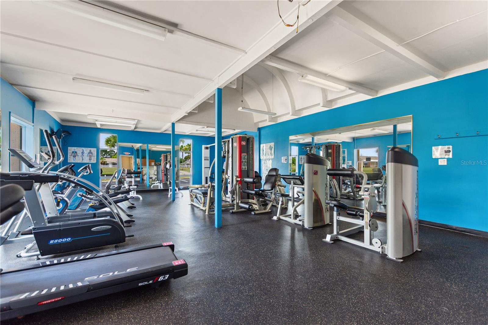 LAKESHORE CLUB - Residential