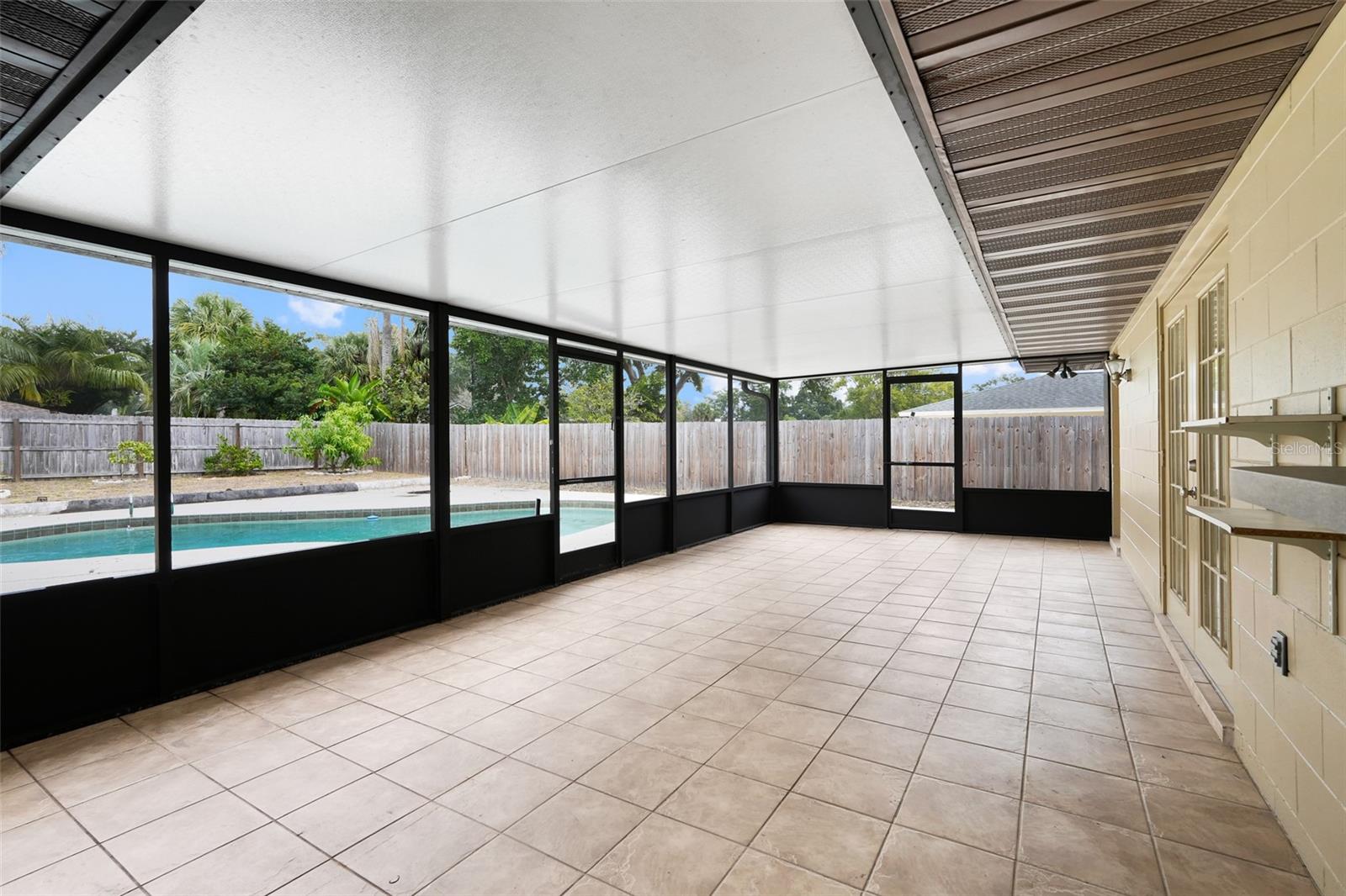 BROOKHOLLOW - Residential