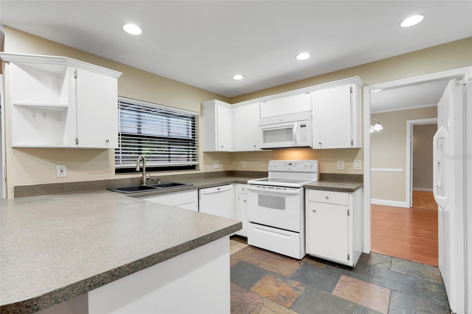 BROOKHOLLOW - Residential