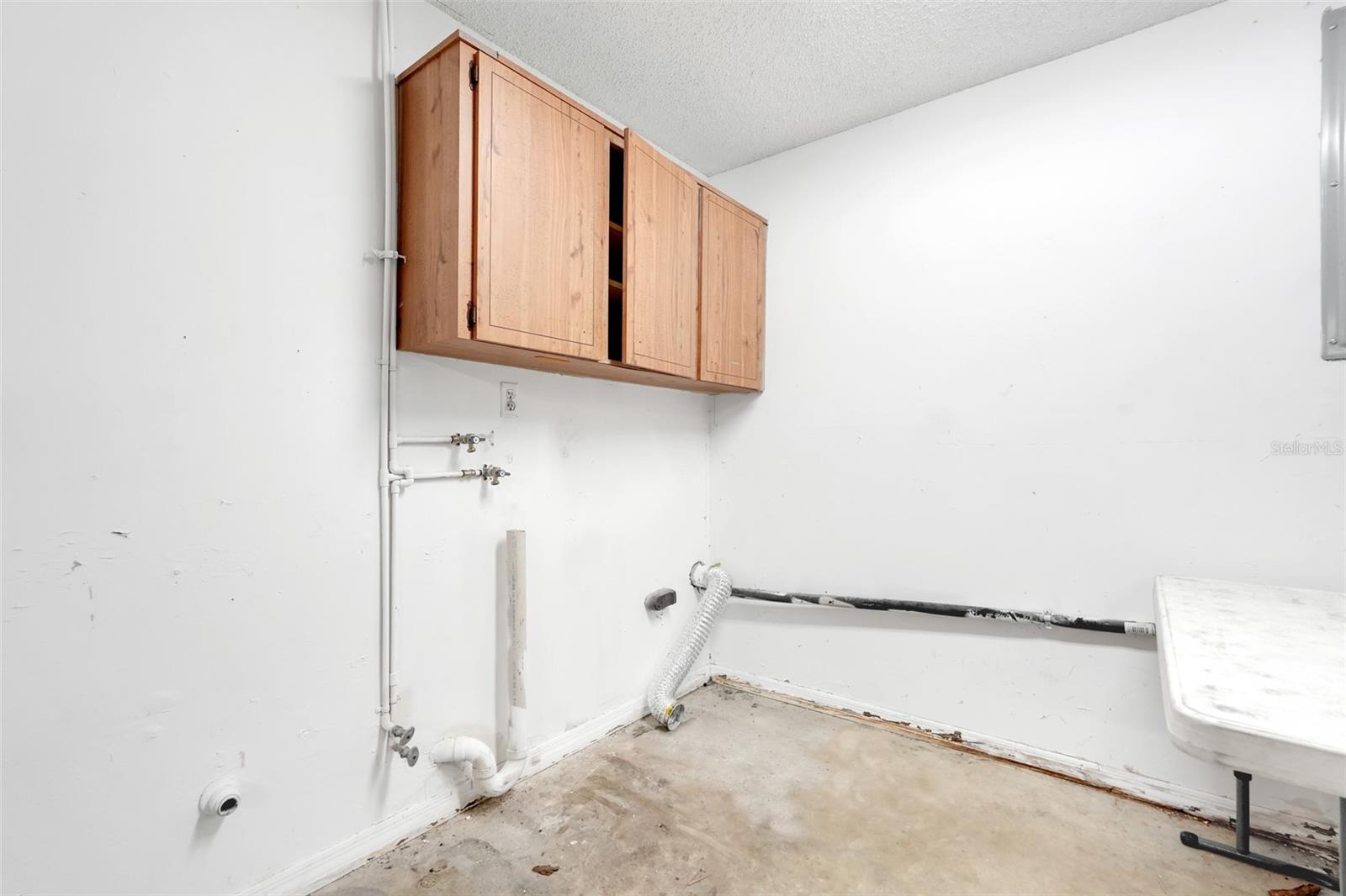 BROOKHOLLOW - Residential