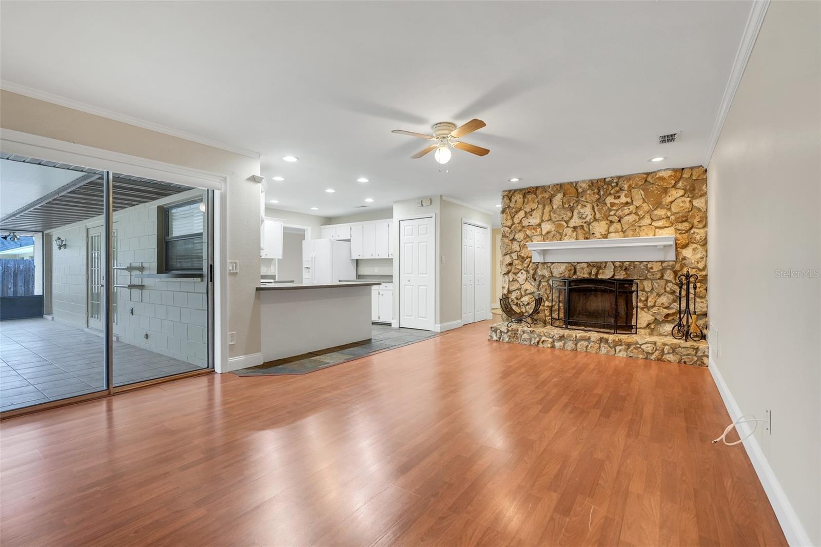 BROOKHOLLOW - Residential