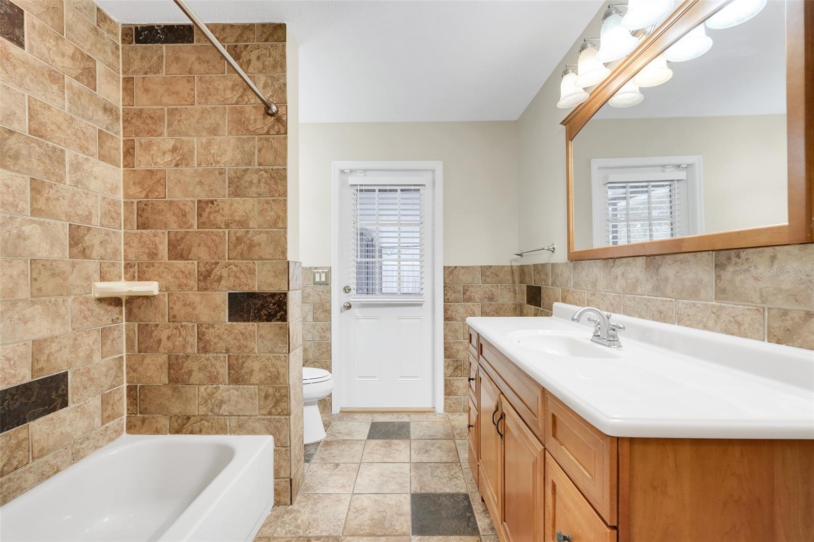 BROOKHOLLOW - Residential