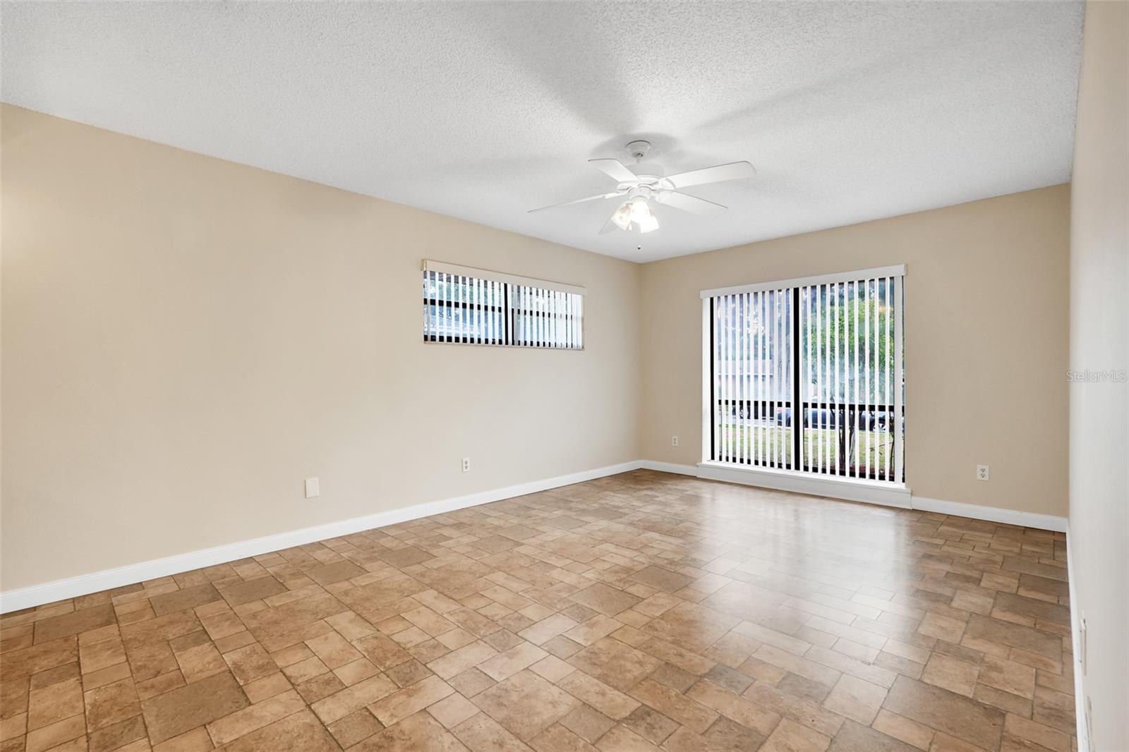 BROOKHOLLOW - Residential